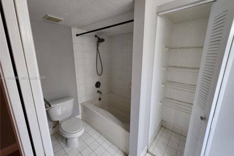 Condominio en alquiler en Miramar, Florida, 3 dormitorios, 104.52 m2 № 2006825 - foto 9