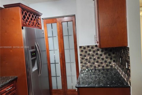 Condominio en alquiler en Miramar, Florida, 3 dormitorios, 104.52 m2 № 2006825 - foto 4