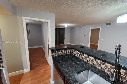 Condominio en alquiler en Miramar, Florida, 3 dormitorios, 104.52 m2 № 2006825 - foto 19