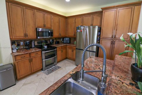 House in Miramar, Florida 6 bedrooms, 313.08 sq.m. № 1779467 - photo 9