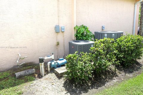 House in Miramar, Florida 6 bedrooms, 313.08 sq.m. № 1779467 - photo 5