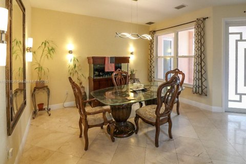House in Miramar, Florida 6 bedrooms, 313.08 sq.m. № 1779467 - photo 7