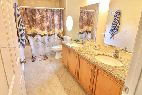 House in Miramar, Florida 6 bedrooms, 313.08 sq.m. № 1779467 - photo 18