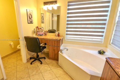 House in Miramar, Florida 6 bedrooms, 313.08 sq.m. № 1779467 - photo 23