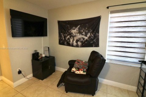 House in Miramar, Florida 6 bedrooms, 313.08 sq.m. № 1779467 - photo 24