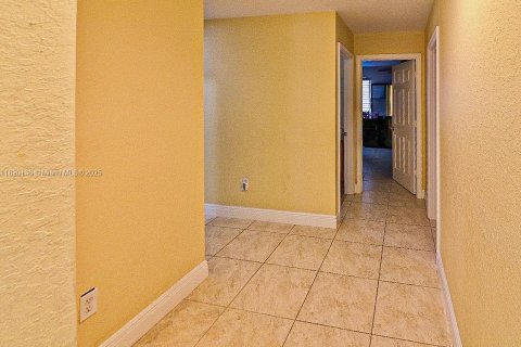 House in Miramar, Florida 6 bedrooms, 313.08 sq.m. № 1779467 - photo 16