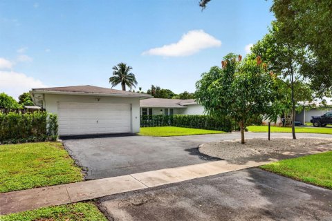 Casa en venta en Plantation, Florida, 4 dormitorios, 207.54 m2 № 2382532 - foto 2