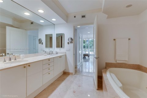 Condo in Key Biscayne, Florida, 3 bedrooms  № 1949289 - photo 9