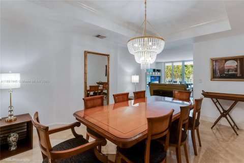 Condo in Key Biscayne, Florida, 3 bedrooms  № 1949289 - photo 16