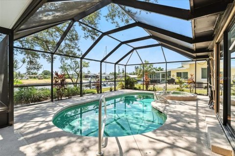 Villa ou maison à vendre à Port Charlotte, Floride: 3 chambres, 170.85 m2 № 1852639 - photo 2