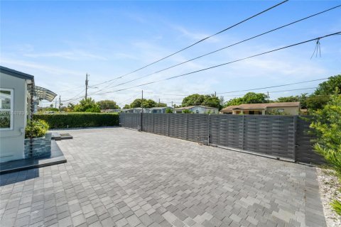 Купить виллу или дом в Майами, Флорида 3 спальни, 105.07м2, № 1854750 - фото 24