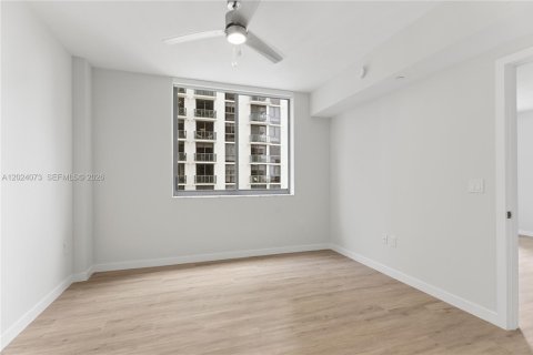Condo in Miami, Florida, 1 bedroom  № 2252182 - photo 17