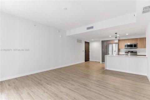Condo in Miami, Florida, 1 bedroom  № 2252182 - photo 9