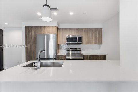 Condo in Miami, Florida, 1 bedroom  № 2252182 - photo 4