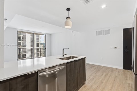 Condo in Miami, Florida, 1 bedroom  № 2252182 - photo 5
