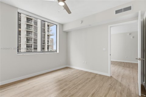 Condo in Miami, Florida, 1 bedroom  № 2252182 - photo 16