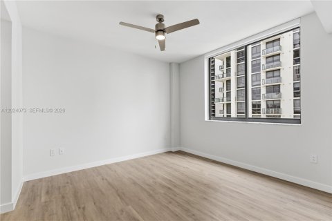 Condo in Miami, Florida, 1 bedroom  № 2252182 - photo 13