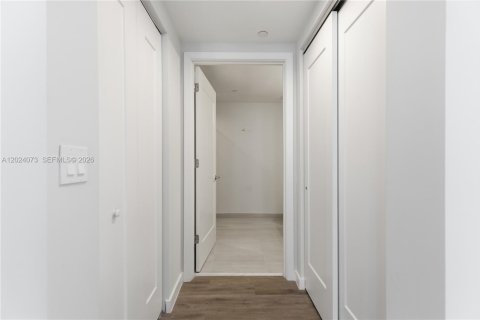 Condo in Miami, Florida, 1 bedroom  № 2252182 - photo 18