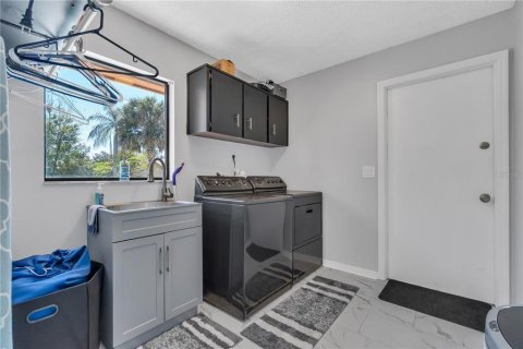 House in Orlando, Florida 3 bedrooms, 226.4 sq.m. № 1592023 - photo 24