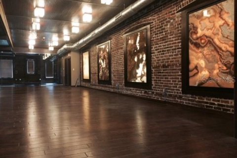 Propiedad comercial en alquiler en Tampa, Florida, 851.45 m2 № 584417 - foto 5