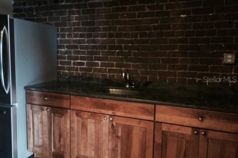 Propiedad comercial en alquiler en Tampa, Florida, 851.45 m2 № 584417 - foto 8