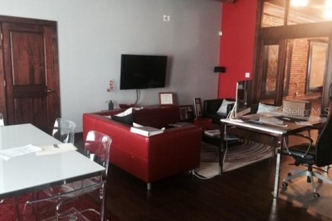 Propiedad comercial en alquiler en Tampa, Florida, 851.45 m2 № 584417 - foto 3