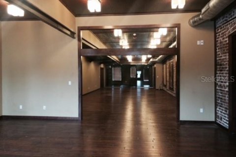 Propiedad comercial en alquiler en Tampa, Florida, 851.45 m2 № 584417 - foto 7