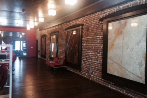 Propiedad comercial en alquiler en Tampa, Florida, 851.45 m2 № 584417 - foto 2