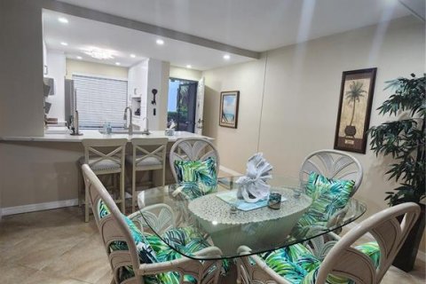 Condo in Saint Petersburg, Florida, 2 bedrooms № 2118602 - photo 10