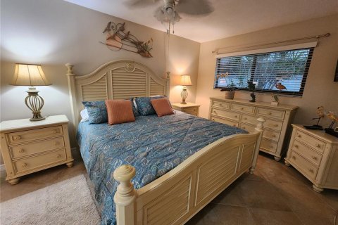Condo in Saint Petersburg, Florida, 2 bedrooms № 2118602 - photo 13
