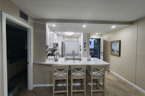 Condo in Saint Petersburg, Florida, 2 bedrooms № 2118602 - photo 7
