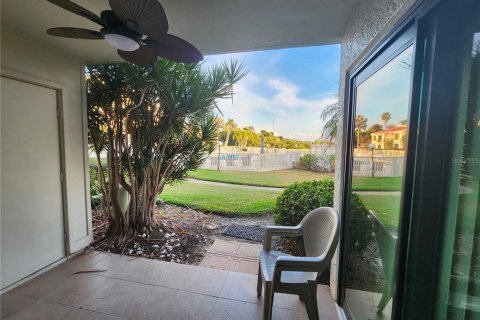 Condo in Saint Petersburg, Florida, 2 bedrooms № 2118602 - photo 20