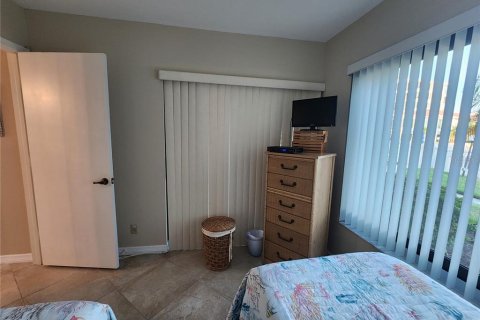 Condo in Saint Petersburg, Florida, 2 bedrooms № 2118602 - photo 17