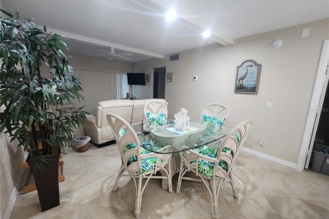 Condo in Saint Petersburg, Florida, 2 bedrooms № 2118602 - photo 8