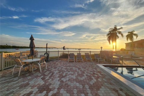 Condo in Saint Petersburg, Florida, 2 bedrooms № 2118602 - photo 26
