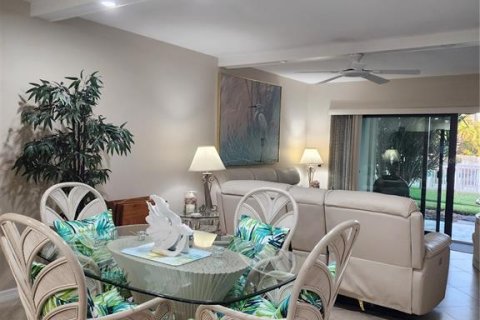 Condo in Saint Petersburg, Florida, 2 bedrooms № 2118602 - photo 9