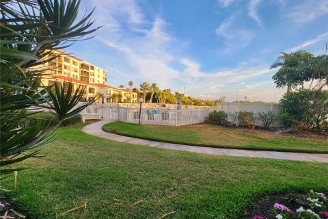 Condo in Saint Petersburg, Florida, 2 bedrooms № 2118602