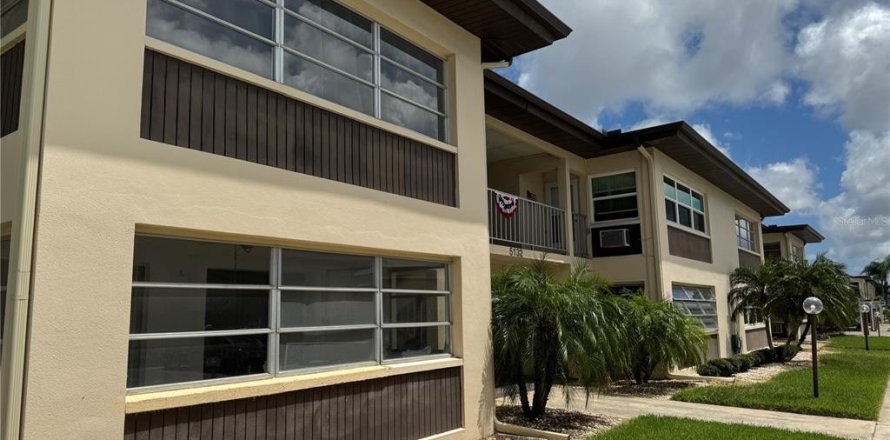 Condo in New Port Richey, Florida, 1 bedroom  № 2161367