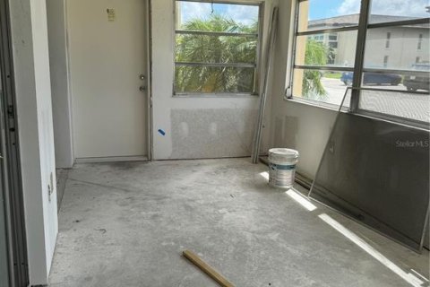 Condo in New Port Richey, Florida, 1 bedroom  № 2161367 - photo 18