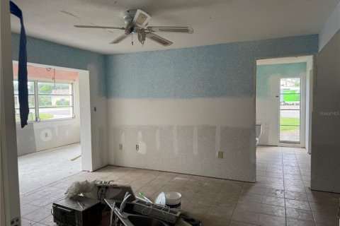 Condo in New Port Richey, Florida, 1 bedroom  № 2161367 - photo 3