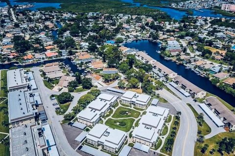 Condo in New Port Richey, Florida, 1 bedroom  № 2161367 - photo 25