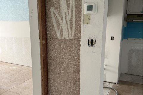Condo in New Port Richey, Florida, 1 bedroom  № 2161367 - photo 4