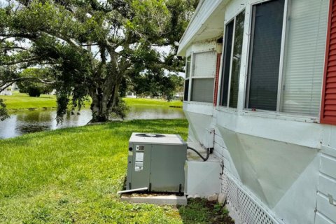 House in Port St. Lucie, Florida 2 bedrooms, 111.48 sq.m. № 2158408 - photo 4