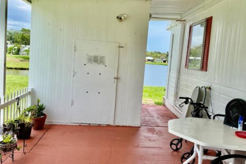 House in Port St. Lucie, Florida 2 bedrooms, 111.48 sq.m. № 2158408 - photo 5