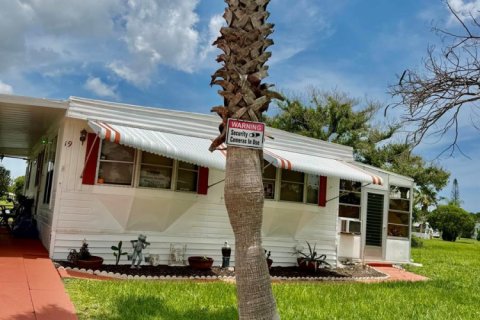 House in Port St. Lucie, Florida 2 bedrooms, 111.48 sq.m. № 2158408