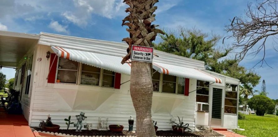 House in Port St. Lucie, Florida 2 bedrooms, 111.48 sq.m. № 2158408
