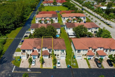 Townhouse in Cutler Bay, Florida 3 bedrooms, 140.28 sq.m. № 1882090 - photo 4