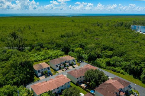 Townhouse in Cutler Bay, Florida 3 bedrooms, 140.28 sq.m. № 1882090 - photo 3