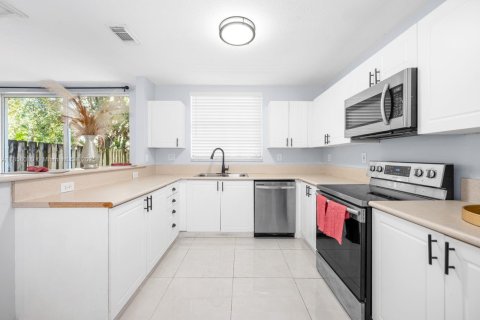 Townhouse in Cutler Bay, Florida 3 bedrooms, 140.28 sq.m. № 1882090 - photo 10