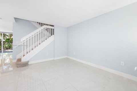 Townhouse in Cutler Bay, Florida 3 bedrooms, 140.28 sq.m. № 1882090 - photo 5